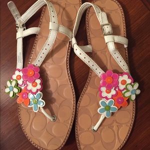 🌺 Sandals